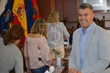 Héctor León toma posesión como concejal en Telde (Foto TA y Daniel Amador)